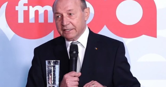 Basescu: Macron si Merkel, folosindu-l ca paravan pe Donald Tusk au reusit sa scoata Estul Uniunii Europene in afara UE