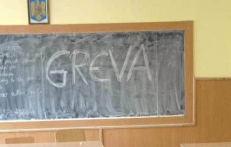 Profesorii nu mai intra astazi in greva. Teza se amana pentru joi