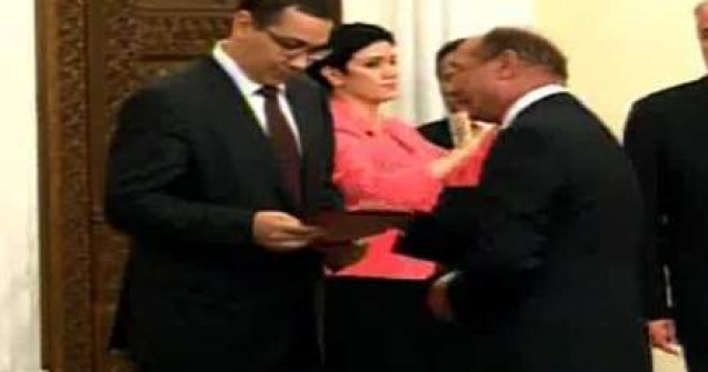 O fi cu noroc? Basescu joaca, din nou, "cartea" demisiei pe modificarea Constitutiei