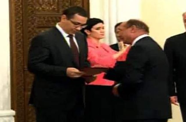 O fi cu noroc? Basescu joaca, din nou, "cartea" demisiei pe modificarea Constitutiei