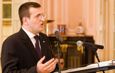 Preda: USL vrea control total al scenei politice inainte de alegeri