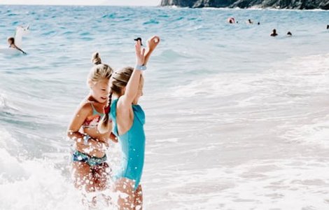  Top  10 sfaturi utile de care sa tii cont atunci cand mergi cu copilul la mare sau piscina