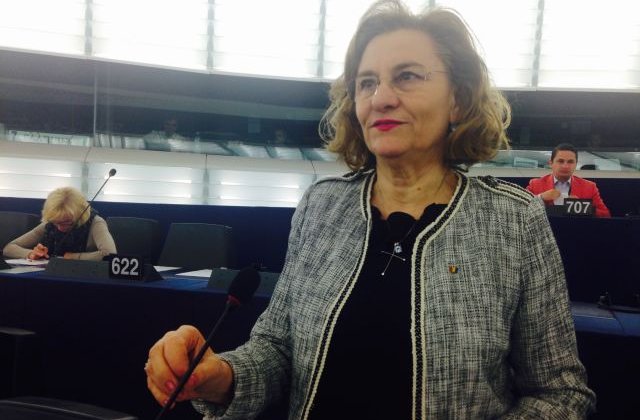 Clotilde Armand: Sa-i spuna cineva doamnei Grapini ca prostia are ca mama fudulia. Reactia Mariei Grapini: Mare ipocrizie!