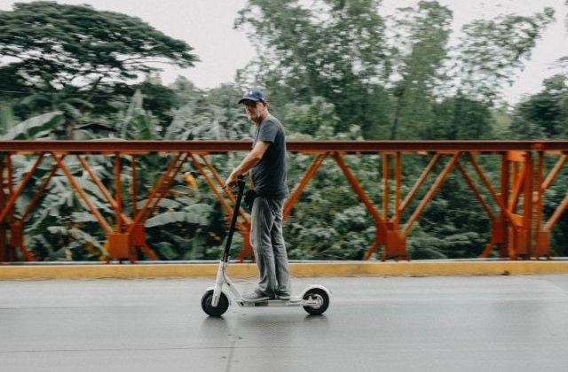 Proiect propus de un deputat UDMR: Trotinetele electrice sa fie inmatriculate