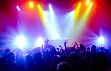 Manea a lui Adrian Minune si melodia "Noi suntem romani", pe scena Festivalului Neversea/ VIDEO