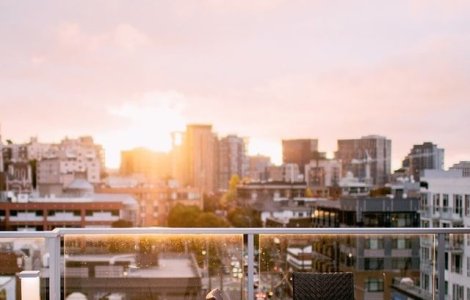 Vremea in Capitala luni: Averse torentiale, vant si temperaturi maxime de 30 de grade