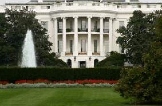 Casa Alba exclude un plan de salvare pentru presa americana