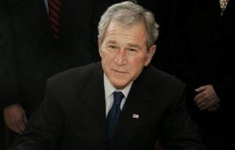 Bush a reusit sa stranga 100 milioane de dolari in 100 de zile pentru proiectul bibliotecii sale