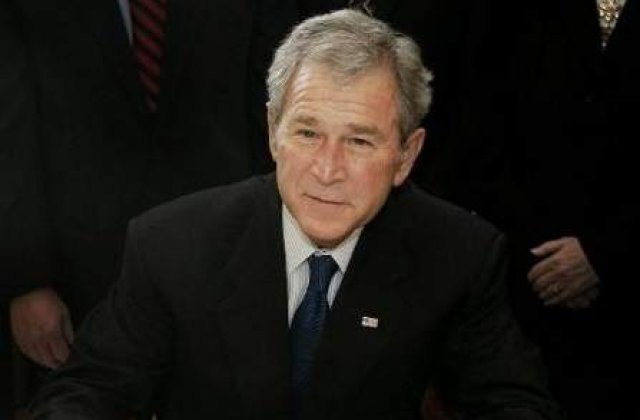 Bush a reusit sa stranga 100 milioane de dolari in 100 de zile pentru proiectul bibliotecii sale