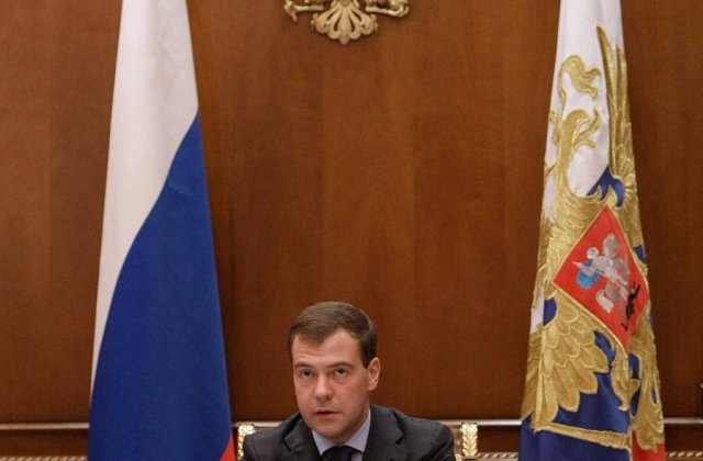 Primul an de mandat al lui Medvedev, intre razboi si criza economica