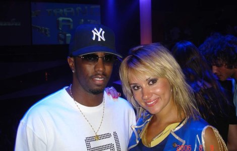 Oana iti face cunostinta cu Paris Hilton, Enrique Iglesias, Armin Van Buuren, DJ Tiesto sau Puff Daddy in Ibiza