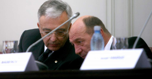 Guvernatorul BNR intra in competitie cu presedintele pentru cel mai bine platita functie in stat