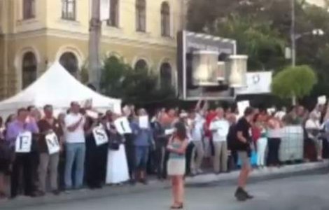 Protest impotriva lui Ponta in Piata Victoriei
