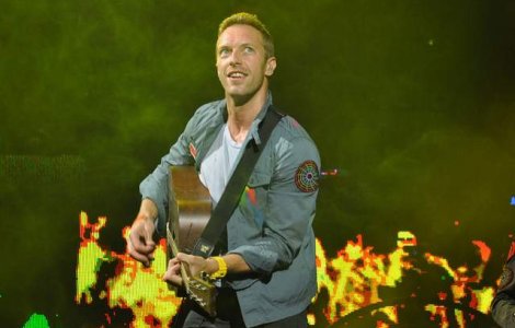  Video  Pauza de concert: Chris Martin trebuie sa o pupe pe Gwyneth Paltrow