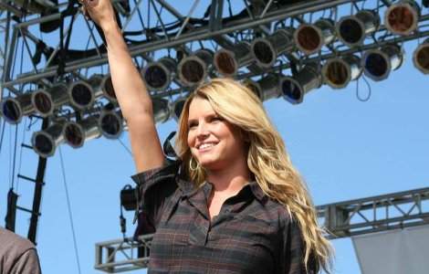 Jessica Simpson va primi 4 mil. dolari ca sa slabeasca 40 de kg