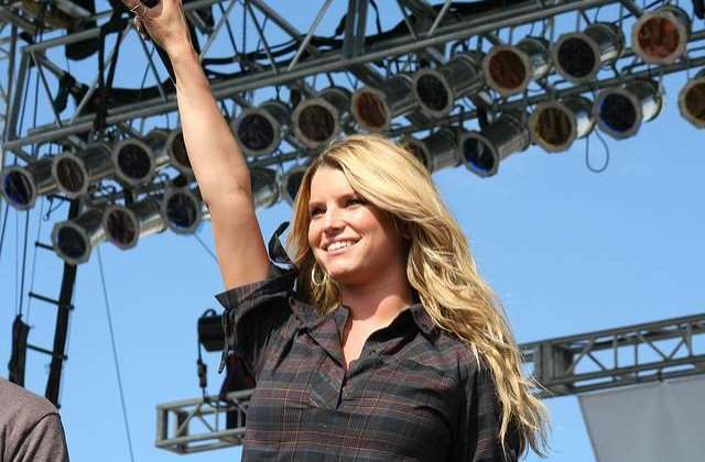 Jessica Simpson va primi 4 mil. dolari ca sa slabeasca 40 de kg