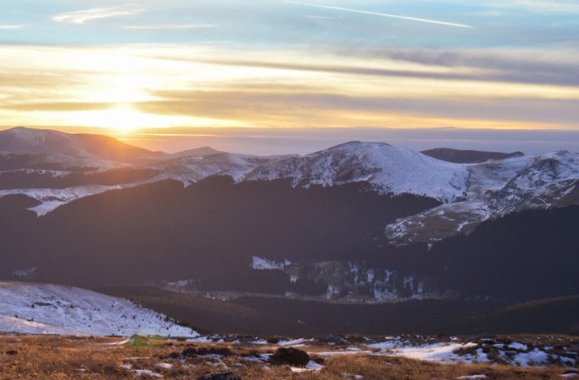 Ninsoare in plina vara, in Muntii Rodnei