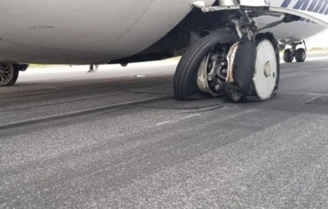 Incident pe aeroportul Otopeni: Explozie la anvelopele unui avion TAROM care efectua cursa Satu Mare - Bucuresti/FOTO