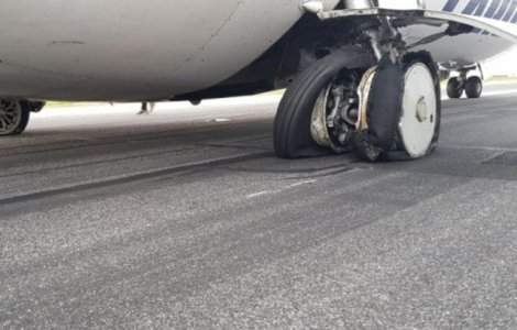 Incident pe aeroportul Otopeni: Explozie la anvelopele unui avion TAROM care efectua cursa Satu Mare - Bucuresti/FOTO