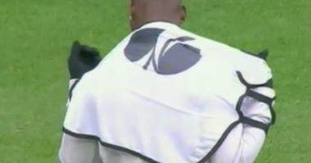  Video  Balotelli nu stie sa se imbrace singur