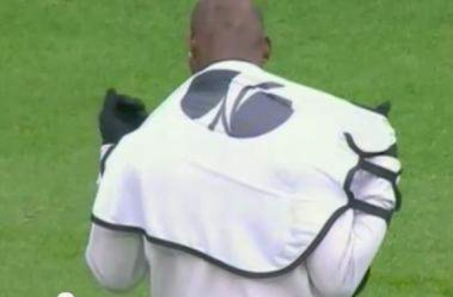 [VIDEO] Balotelli nu stie sa se imbrace singur