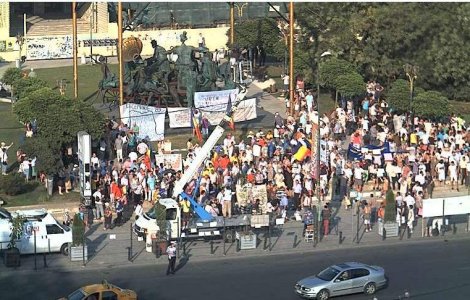 Protestele anti-Basescu s-au reluat in Piata Universitatii