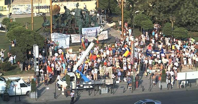Protestele anti-Basescu s-au reluat in Piata Universitatii