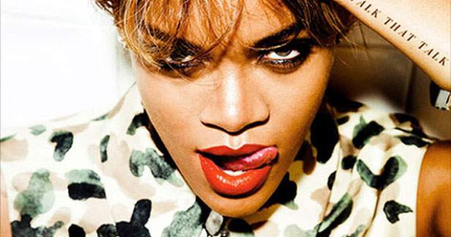 Rihanna, inselata de fostii contabili