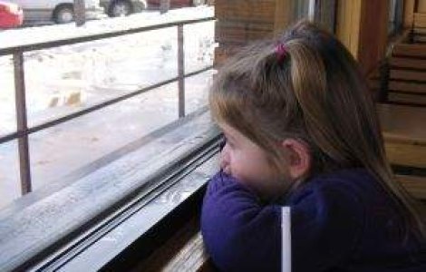 Ce poate sa faca societatea pentru copiii cu parinti plecati in strainatate?