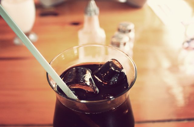 Consumul regulat de bauturi dulci, asociat cu o crestere a riscului de cancer