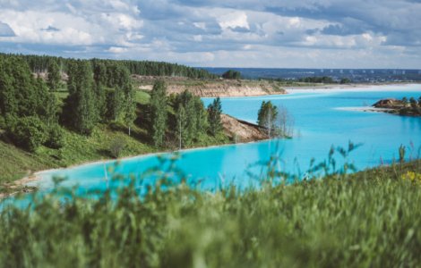 "Maldive in Siberia": Un lac poluat de o culoare aproape ireala a devenit atractie turistica/ VIDEO