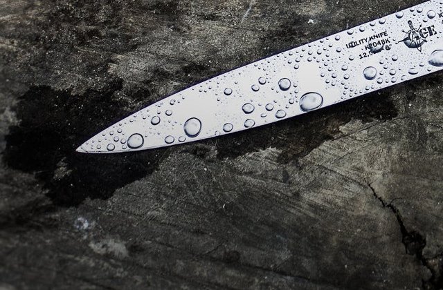 Barbatul care si-a injunghiat fosta iubita si l-a ucis pe fratele acesteia a incercat sa se sinucida in arest