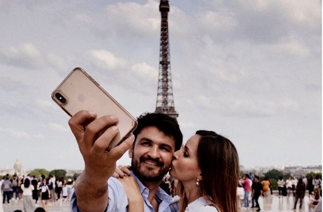 In Franta, imbratisarea este considerata mai intima decat sarutul. 10+ reguli de eticheta ciudate din lume