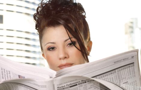 Creste numarul cititorilor de presa scrisa. Tabloidele castiga teren