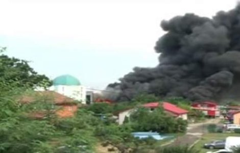 Incendiul de la depozitul din Voluntari, stins dupa opt ore