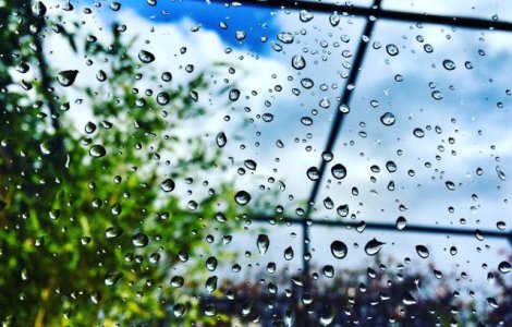 Instabilitatea atmosferica se va accentua incepand de sambata dupa-amiaza. Averse torentiale, grindina si vijelii, in majoritatea regiunilor