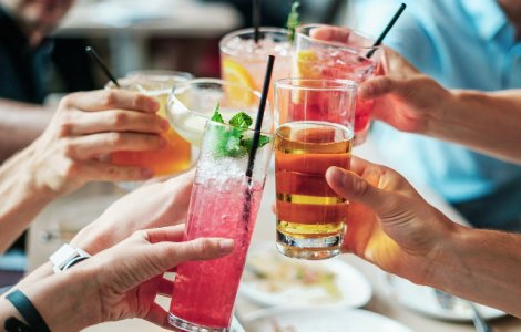  Top  10 retete de cocktail cu 3 ingrediente, perfecte pentru vara / VIDEO