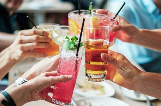 10 retete de cocktail cu 3 ingrediente, perfecte pentru vara / VIDEO