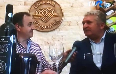 Un producator de vin s-a laudat la "Viata Satului" cu certificatele de virginitate ale angajatelor care zdrobesc strugurii