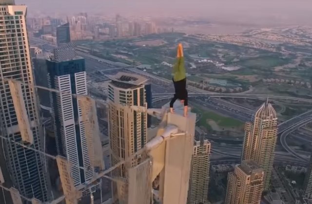 10+ tendinte bizare din social media pe care lumea continua sa le urmeze