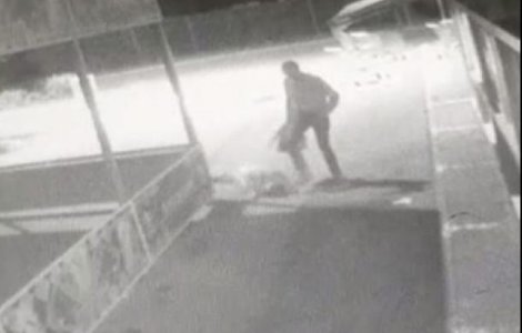 Principalul suspect in omorul comis in parcarea unui complex comercial din Sector 2 este un agent de paza