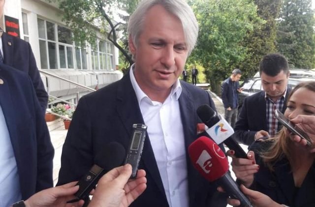 Teodorovici anunta "taxa de solidaritate" pentru pensiile speciale de peste 10.000 de lei si limitarea calatoriilor gratuite cu trenul pentru studenti