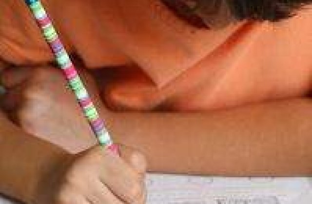 De doua ori mai multi copii romi analfabeti in Romania decat in Bulgaria