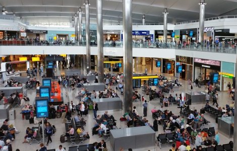 Un baiat de 12 ani a trecut de controalele de securitate de pe Heathrow si a urcat la bordul unui avion fara bilet