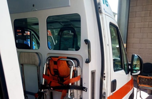 Un barbat a donat o ambulanta orasului natal, cumparata cu banii castigati in strainatate