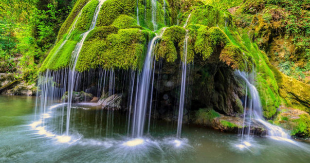 Cascada Bigar, in topul celor mai frumoase din lume, tot mai cautata pe timpul verii