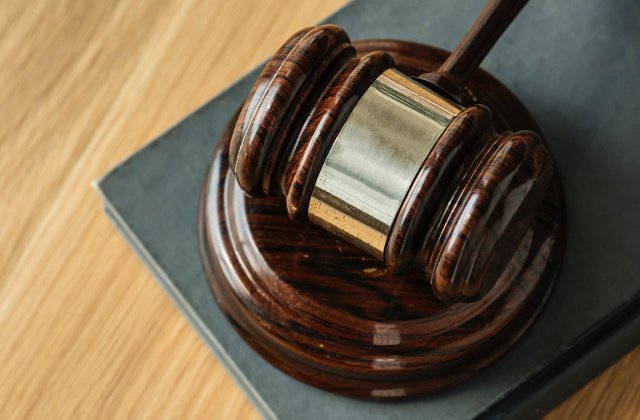 Doi frati care au sustinut ca achitarea impozitelor contravine vointei lui Dumnezeu, obligati la plata de instanta