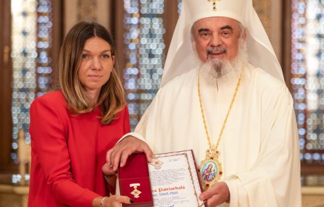 Simona Halep a fost decorata de Patriarhul Daniel cu Ordinul "Crucea Patriarhala" / VIDEO