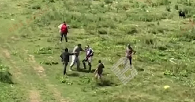 Un belgian a fost batut de mai multi ciobani, pe motiv ca le-ar fi speriat caii/ VIDEO