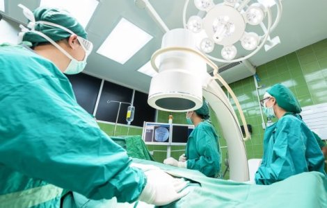 "Tratamentul prin muzica" poate contribui la combaterea anxietatii inaintea unei interventii chirurgicale